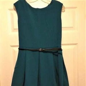 Sleeveless Dress with belt
